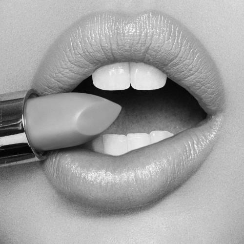 Review: Charlotte Tilbury KISSING Lipstick Penelope Pink photo 2